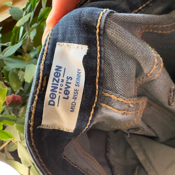 Denizen from Levi’s, mid-rise skinny - Picture 3 of 6